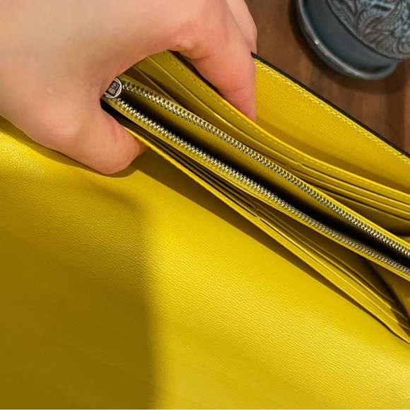 Céline - Large Flap Wallet 💯 authentic - Picture 10 of 15